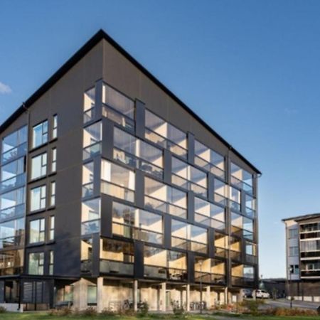 Modern Apartment Near Tampereen Messukeskus, With Own Private And Free Parking 外观 照片