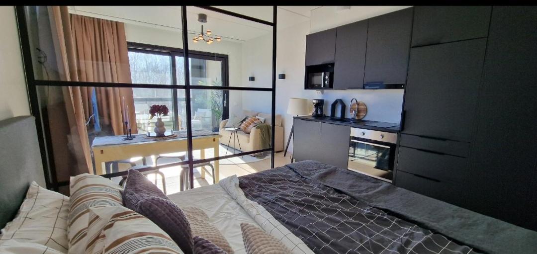 Modern Apartment Near Tampereen Messukeskus, With Own Private And Free Parking 外观 照片